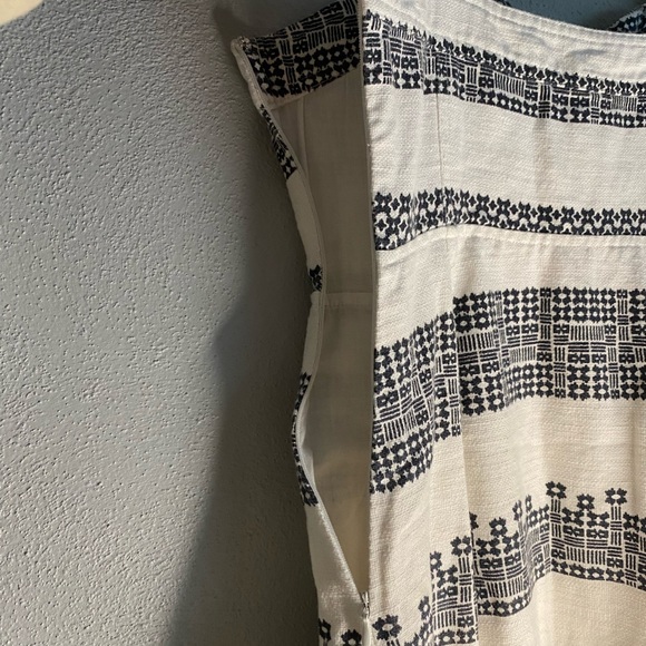 Hailee C Dress Size Small Aztec Print Lace Up Fit & Flare White Black Sleeveless - Picture 8 of 8